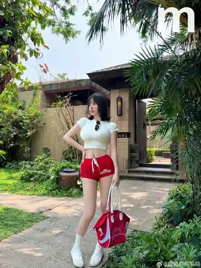 空荡的城市街道